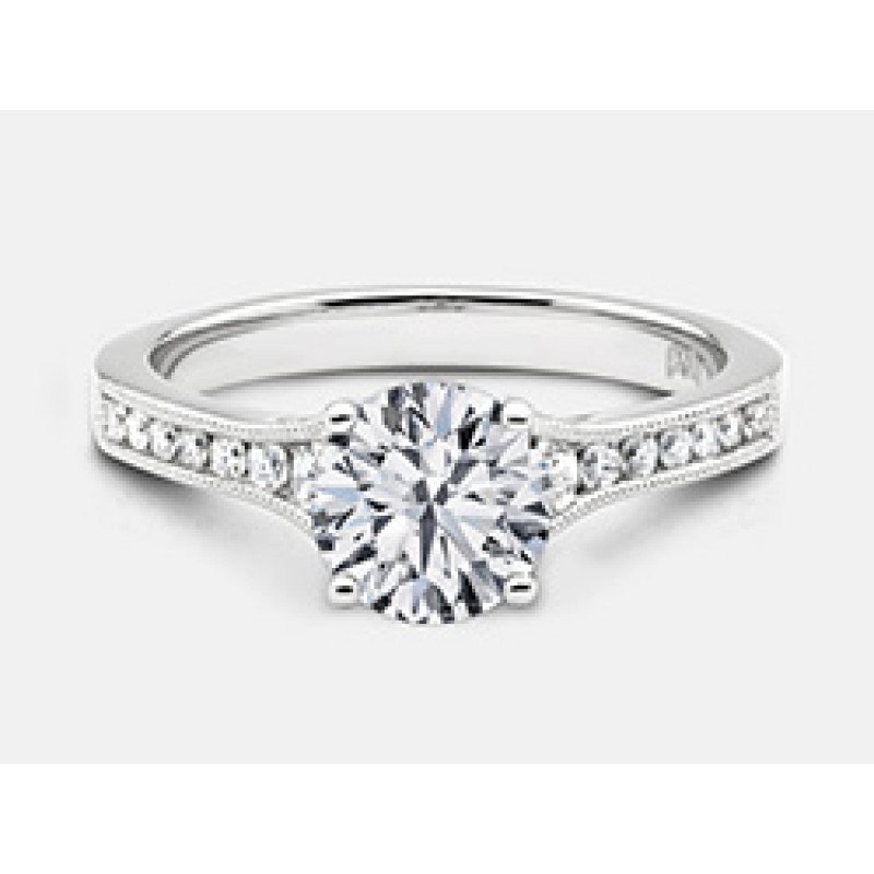 Round Brilliant Diamond Engagement Ring in 18K white Gold