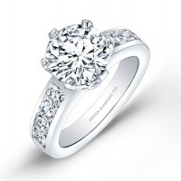 Round Brilliant Pavé Diamond Engagement Ring in Platinum